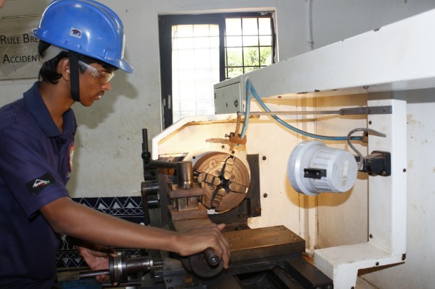 CNC Operator Machining Technician (Lathe) Hindi CNCOMTL002
